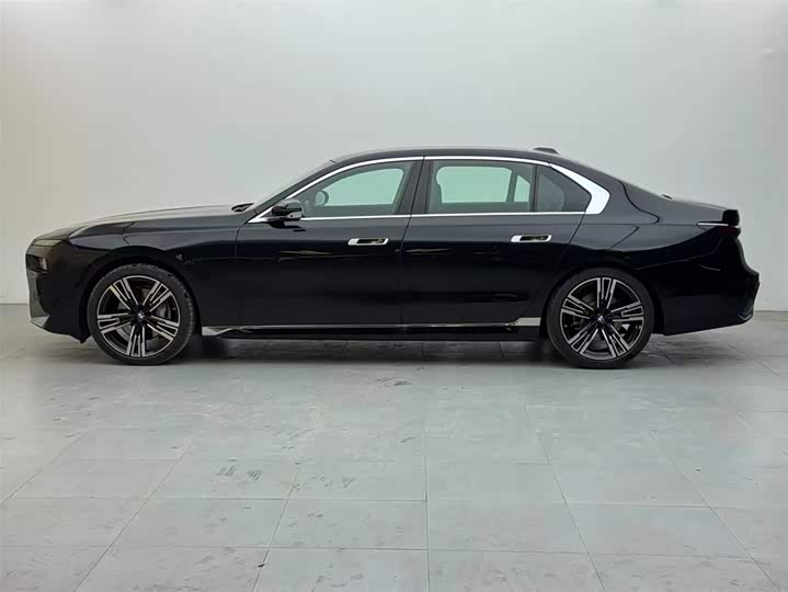Фото 3 - BMW 7 Series