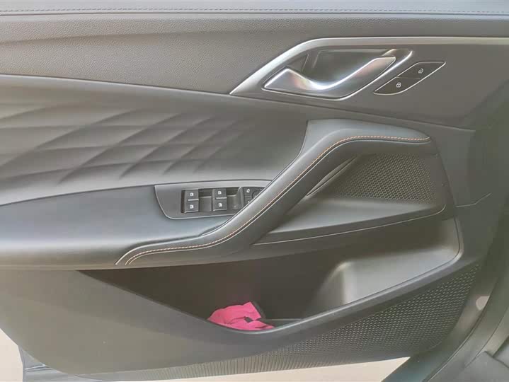 Фото 7 - Roewe RX5