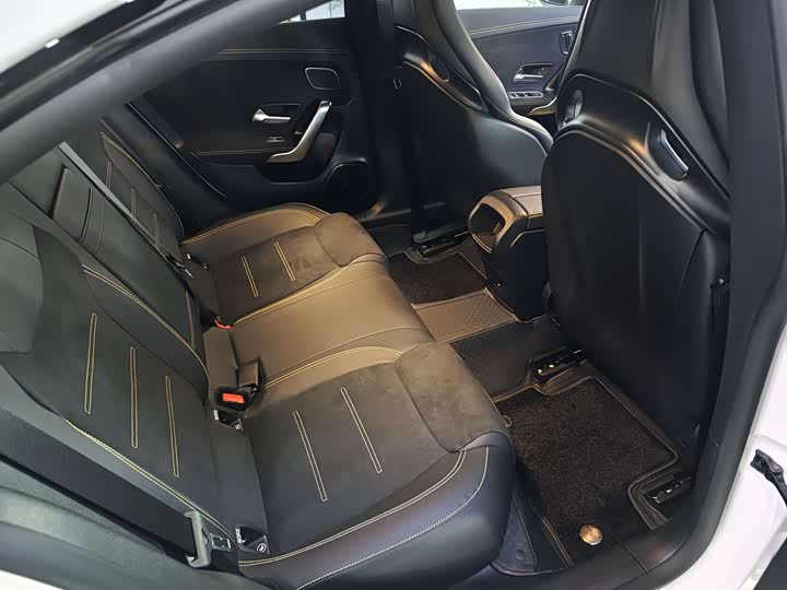 Фото 8 - Mercedes-Benz CLA-Class AMG