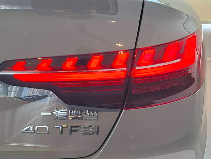 Фото 8 - Audi A4L