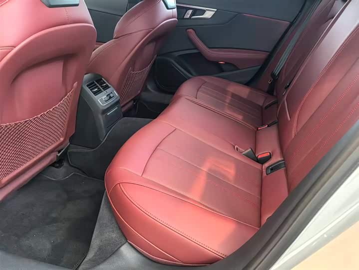 Фото 9 - Audi A4L