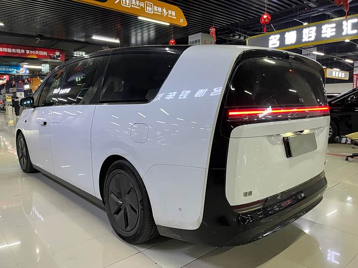 Фото 4 - LiXiang Mega