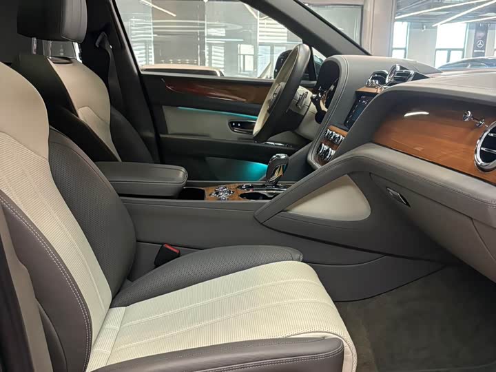 Photo 7 - Bentley Bentayga