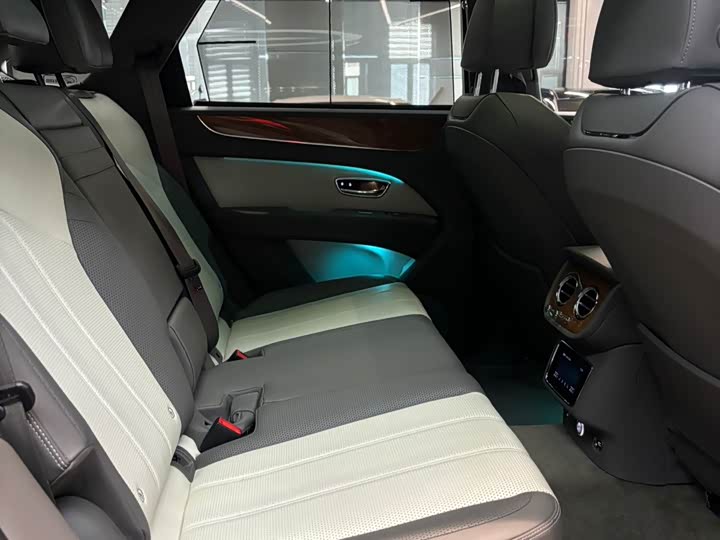 Photo 8 - Bentley Bentayga