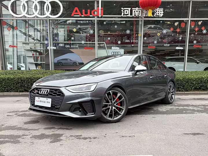 Фото 1 - Audi S4