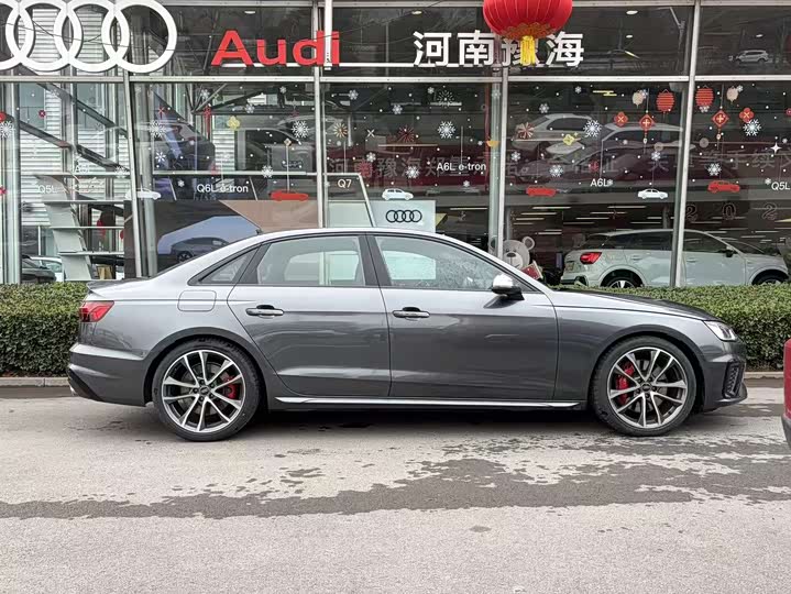 Фото 2 - Audi S4