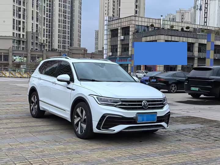 Фото 3 - Volkswagen Tiguan L Pro