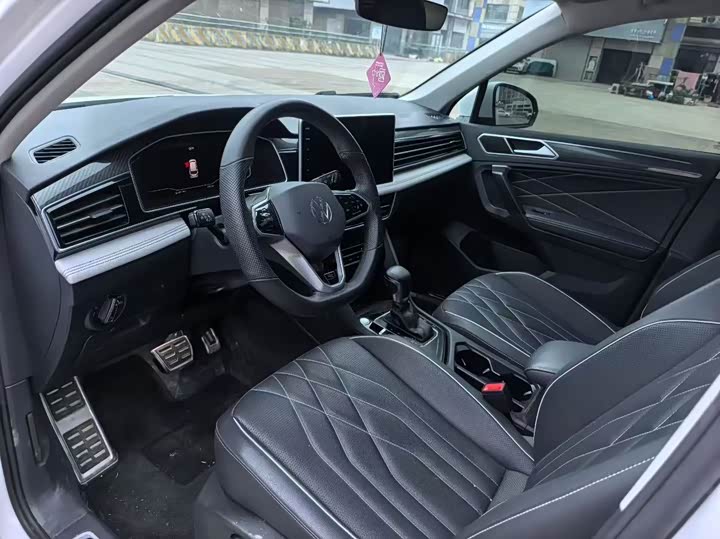 Фото 4 - Volkswagen Tiguan L Pro