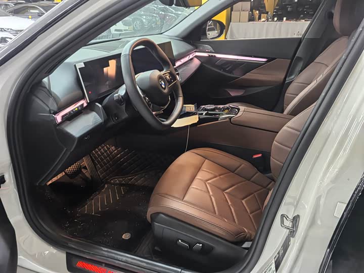 Фото 3 - BMW 5 Series