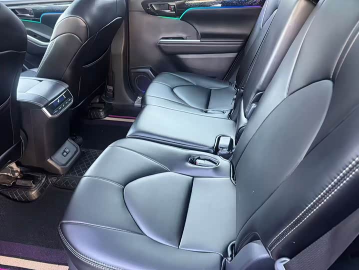 Фото 8 - Toyota Highlander