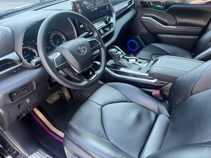 Фото 9 - Toyota Highlander