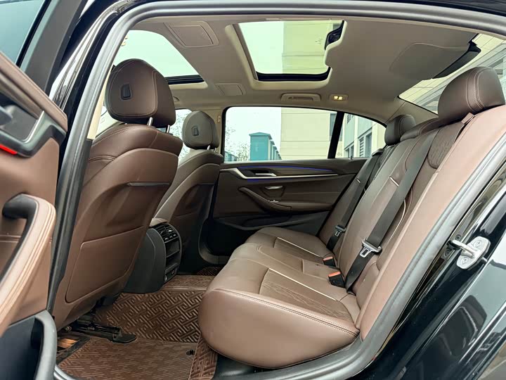 Фото 5 - BMW 5 Series