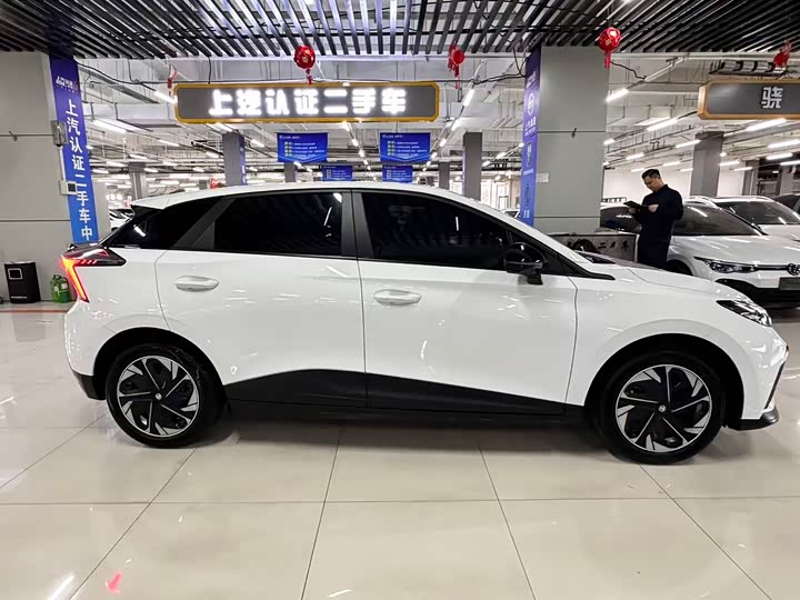 Фото 4 - MG Motor 4 EV