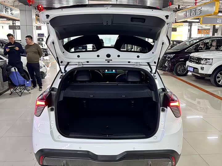 Фото 7 - MG Motor 4 EV