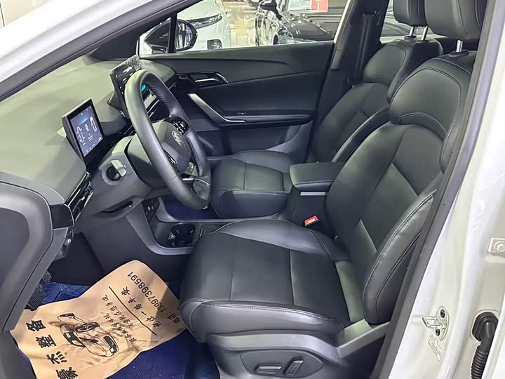 Фото 8 - MG Motor 4 EV