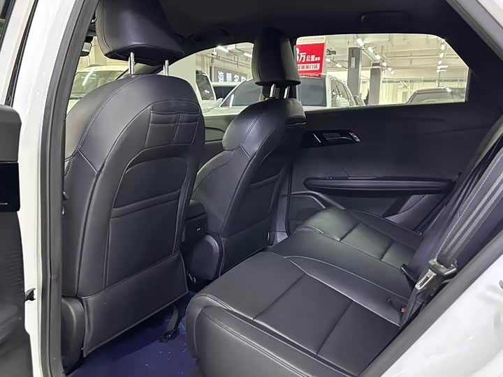 Фото 9 - MG Motor 4 EV