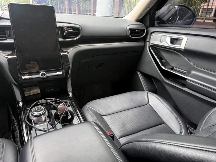 Фото 6 - Ford Explorer