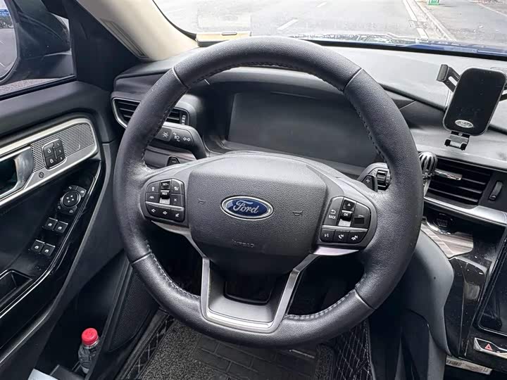 Фото 9 - Ford Explorer