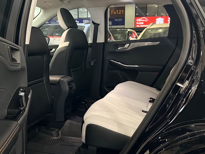 Фото 7 - Ford Escape Hybrid