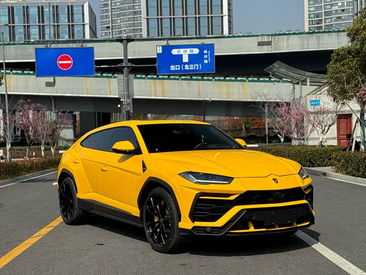 Фото 3 - Lamborghini Urus