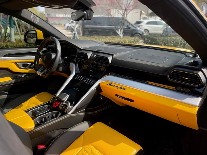 Фото 4 - Lamborghini Urus