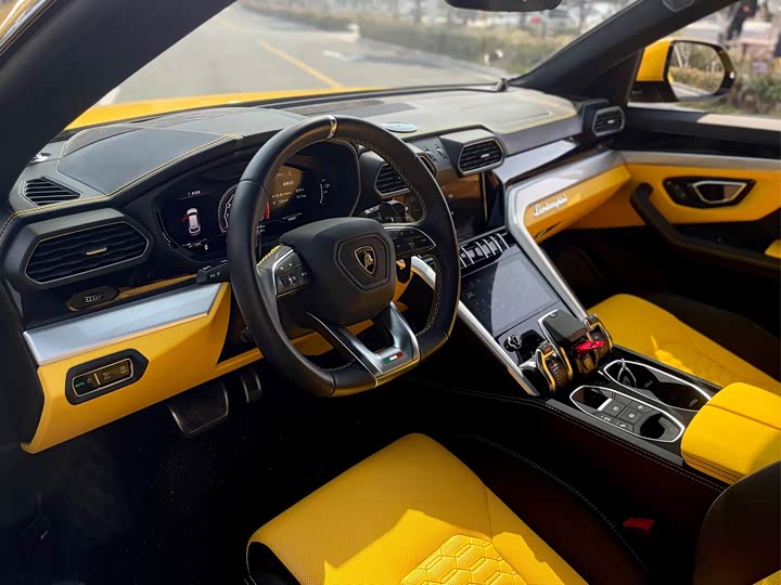 Фото 5 - Lamborghini Urus