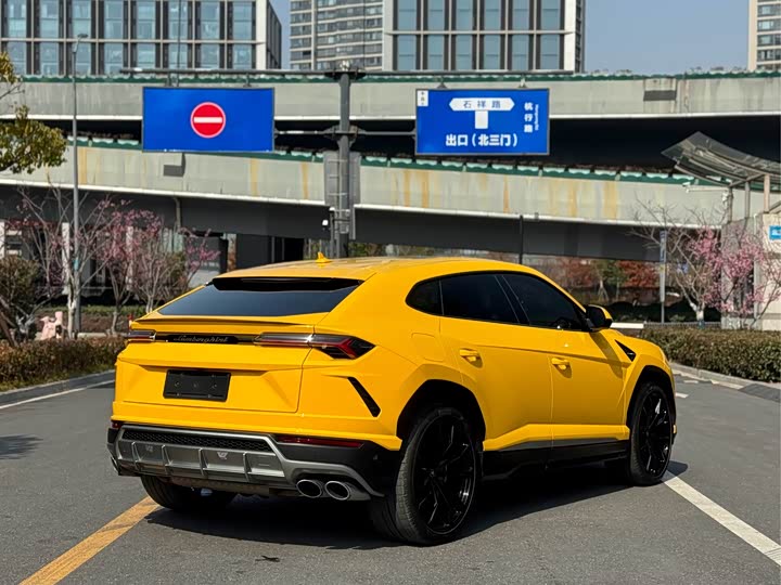 Фото 7 - Lamborghini Urus