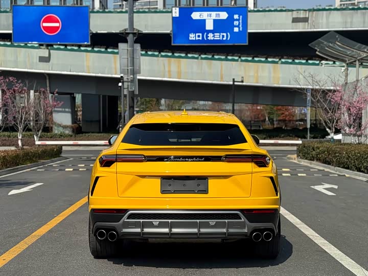 Фото 8 - Lamborghini Urus