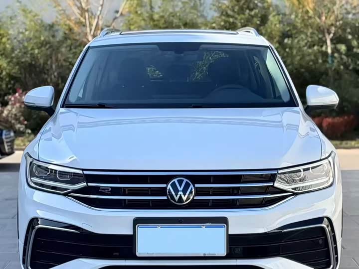 Фото 2 - Volkswagen Tiguan L Pro