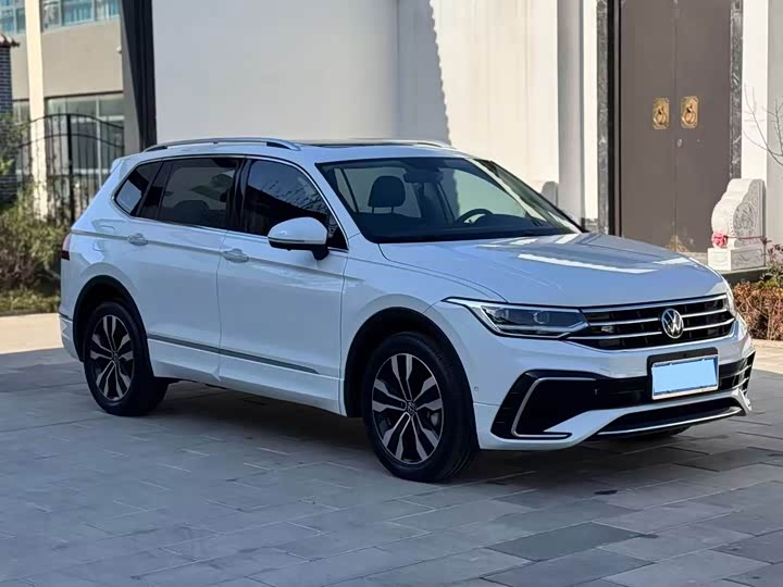 Фото 3 - Volkswagen Tiguan L Pro