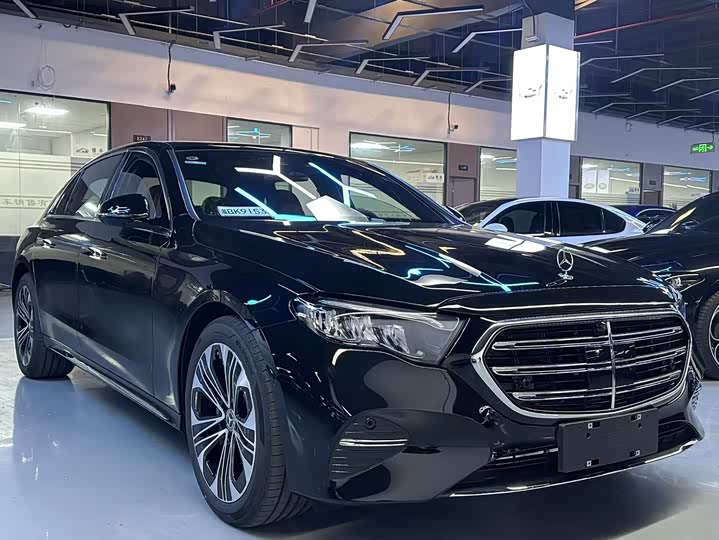 Photo 3 - Mercedes-Benz E-Class