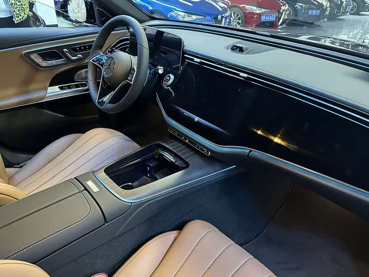 Photo 5 - Mercedes-Benz E-Class