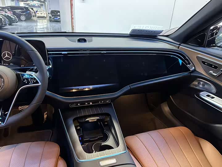 Photo 8 - Mercedes-Benz E-Class