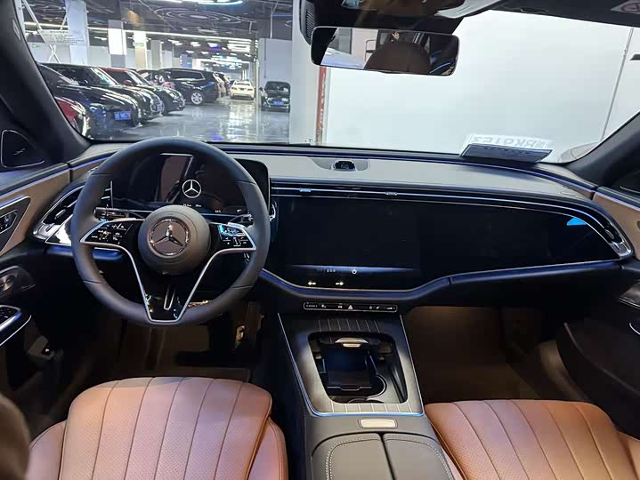 Photo 9 - Mercedes-Benz E-Class