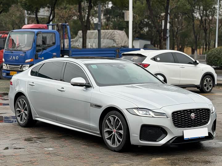 Фото 3 - Jaguar XF L