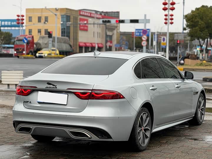 Фото 6 - Jaguar XF L