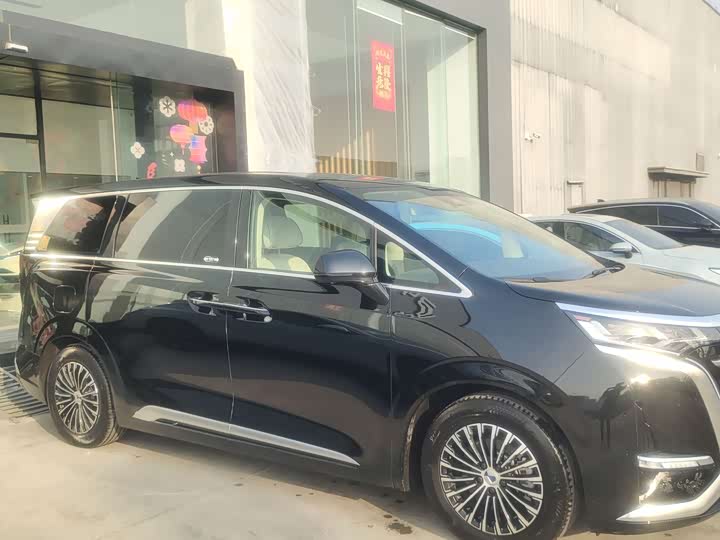 Фото 5 - Denza D9