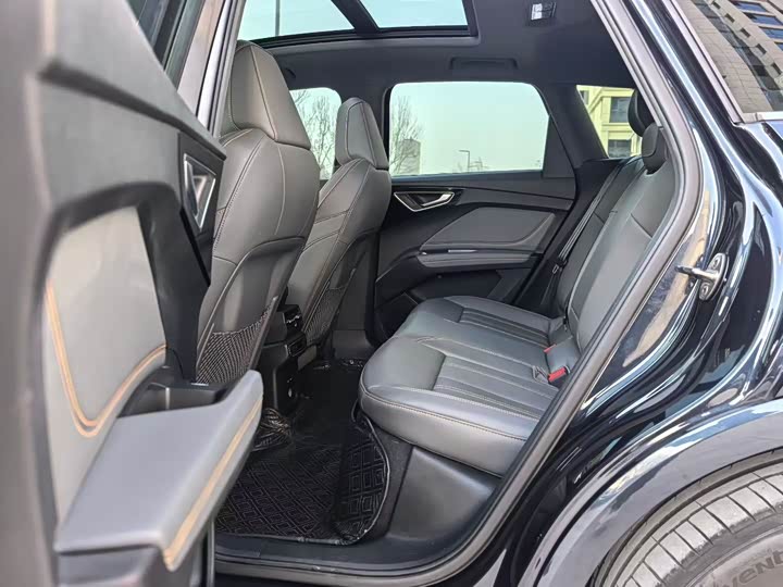 Фото 6 - Audi Q4 e-tron