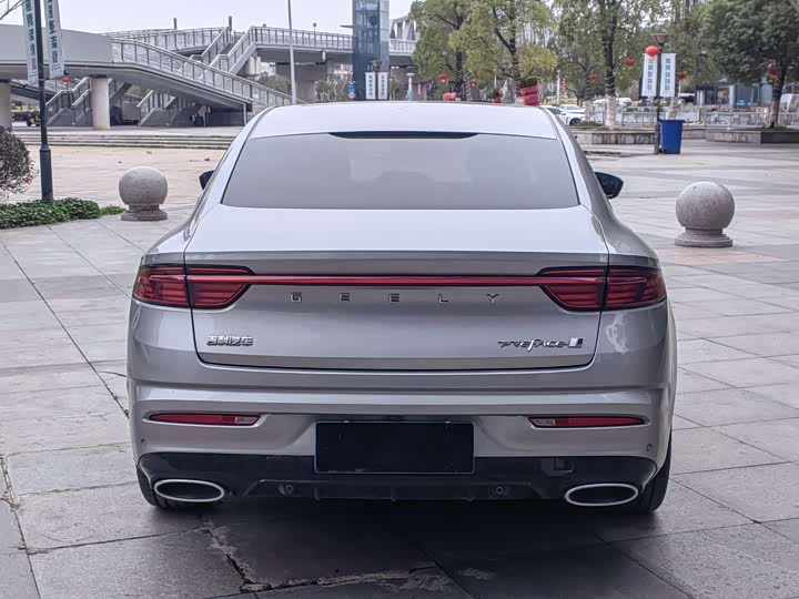 Фото 4 - Geely Preface