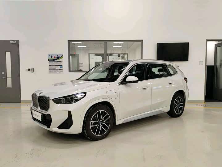 Фото 1 - BMW iX1