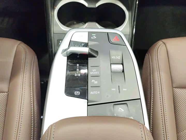 Фото 3 - BMW iX1