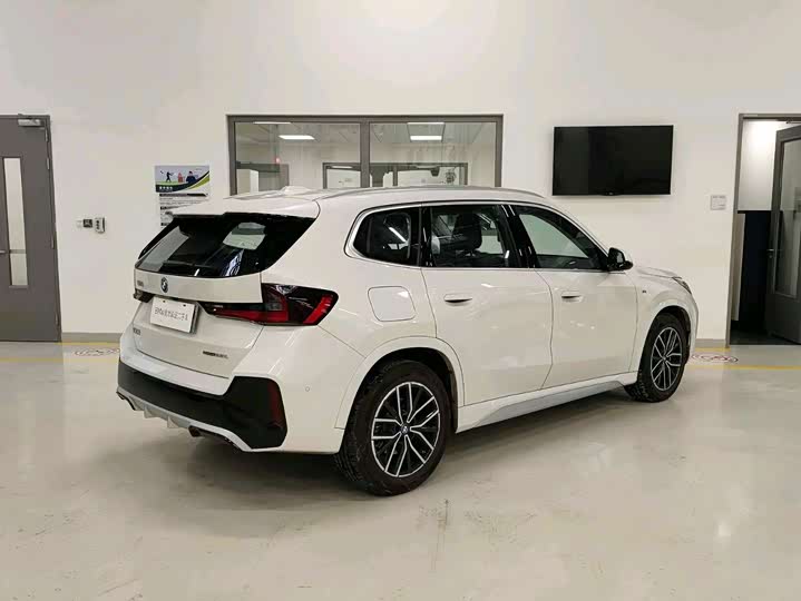 Фото 6 - BMW iX1