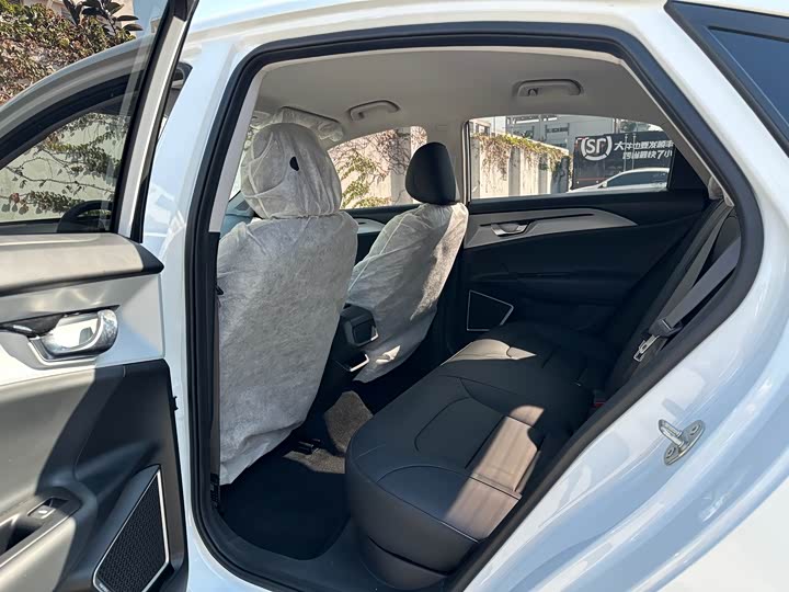 Фото 9 - Geely Geometry A