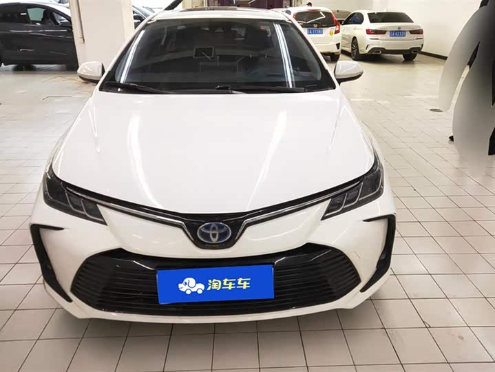 Фото 2 - Toyota Corolla