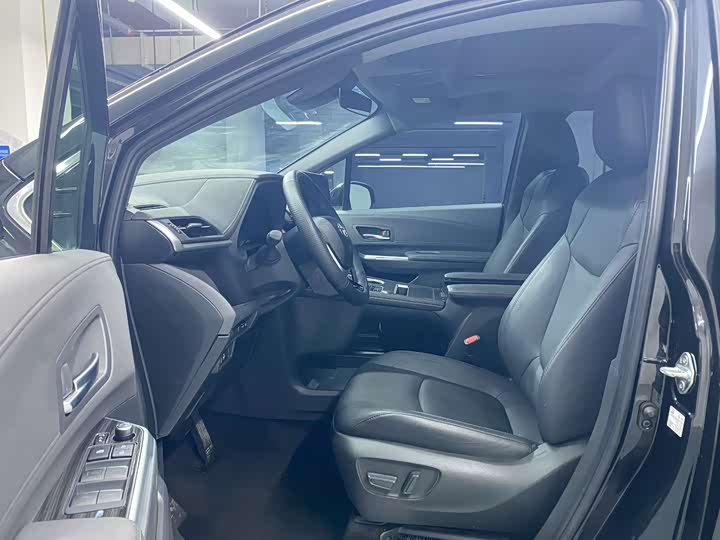 Фото 4 - Toyota Sienna