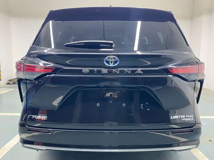 Фото 7 - Toyota Sienna