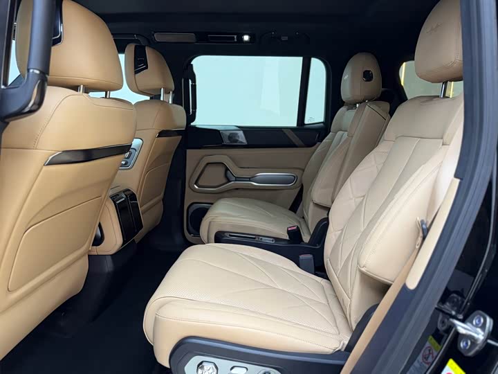 Фото 7 - BYD FangChengBao Leopard 8