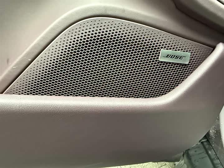 Фото 8 - Porsche Taycan