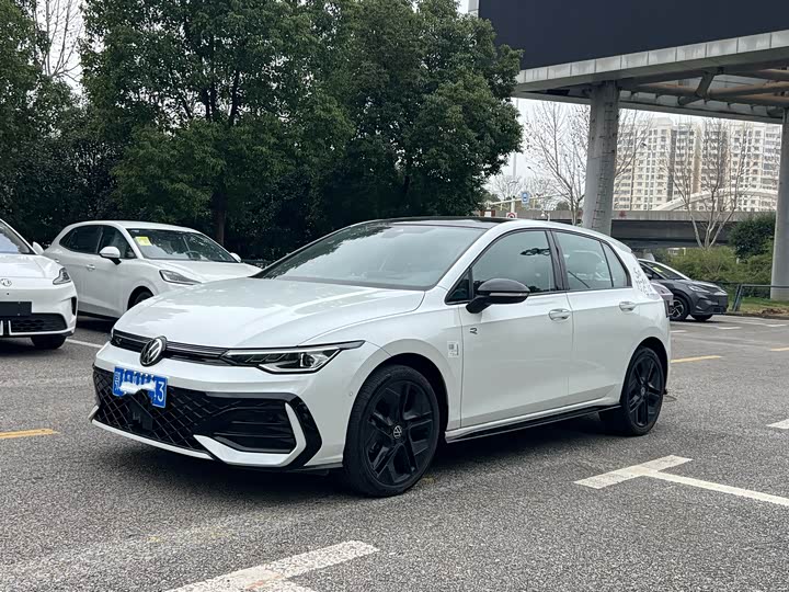 Фото 1 - Volkswagen Golf