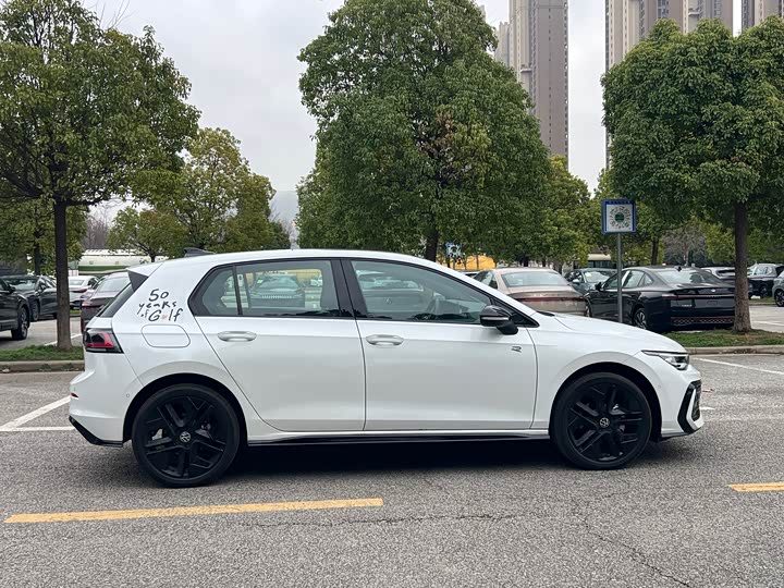 Фото 4 - Volkswagen Golf